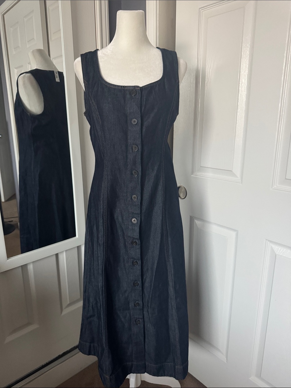 NEW LISTING! Madewell dark denim sleeveless button-front Midi Dress - Picture 2 of 8